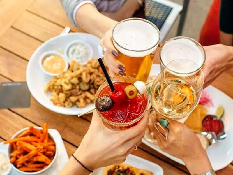 restaurant drinks and appetizers